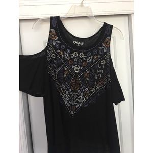 Black cold shoulder T-shirt with floral design